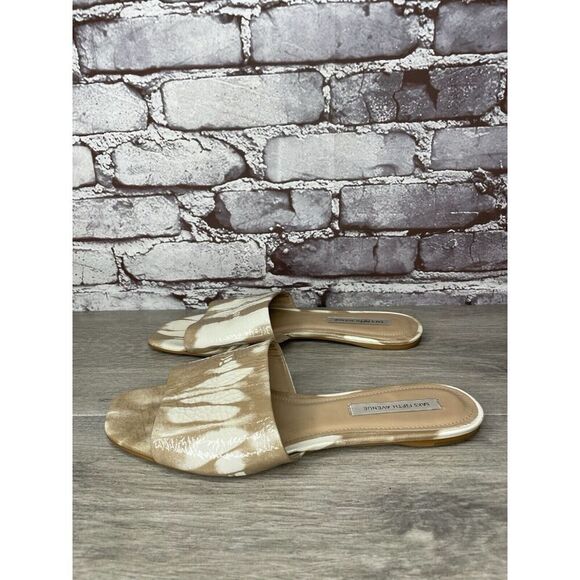 Saks Fifth Avenue White Tan Patent Leather Slides Open Toe Flats Sandals Women 9 - Picture 13 of 16